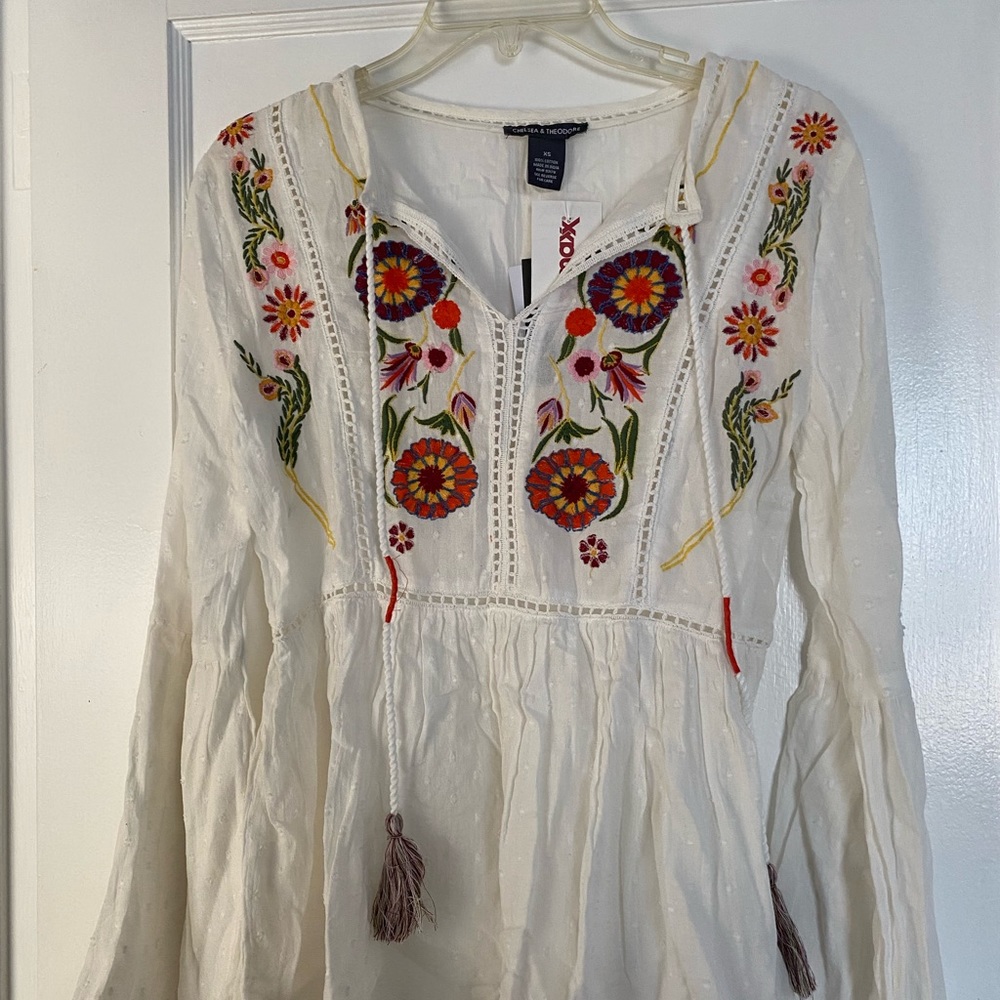 Chelsea & Theodore Floral Embroidered Blouse